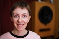 Jördis Trauer spricht die Texte der Vera Kroner